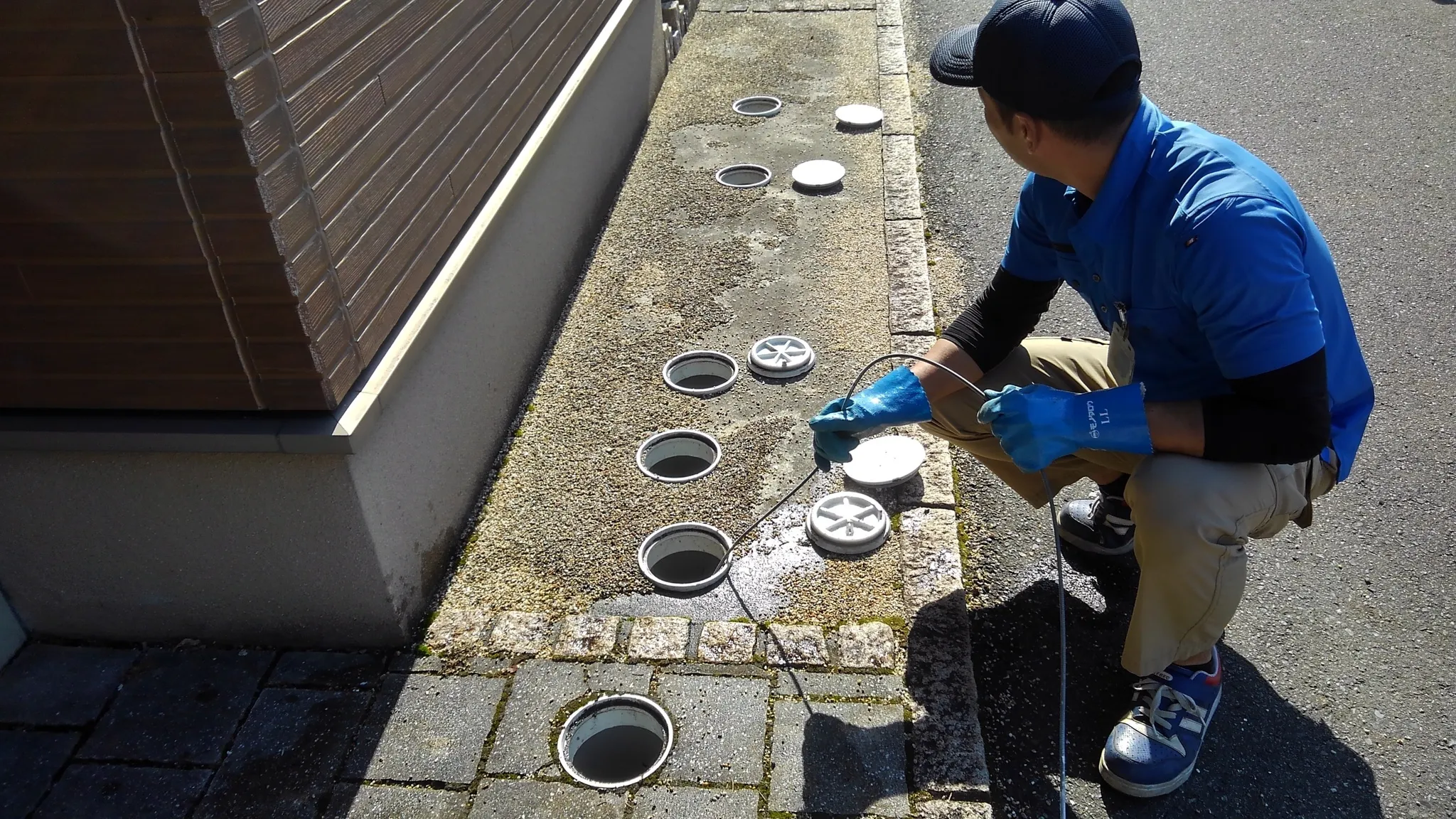 浄化槽管理の現場作業